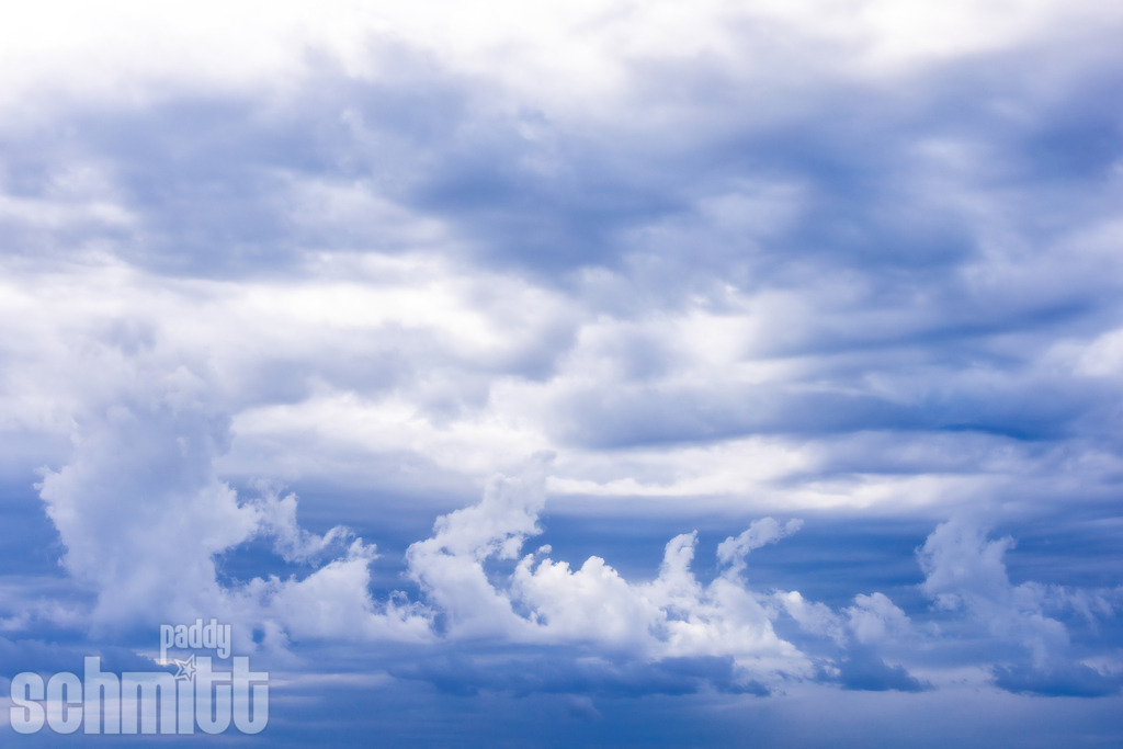 PS-Wolken-2026-29 | Entdecke die größte Bildgalerie der Region mit Fotografien aus dem Allgäu, der Bodenseeregion, Oberschwaben, dem Donautal und der Schwäbischen Alb. Landschaften, Luftaufnahmen und Reisefotografie als Wandbild und Fotokunst. - Realisiert mit Pictrs.com