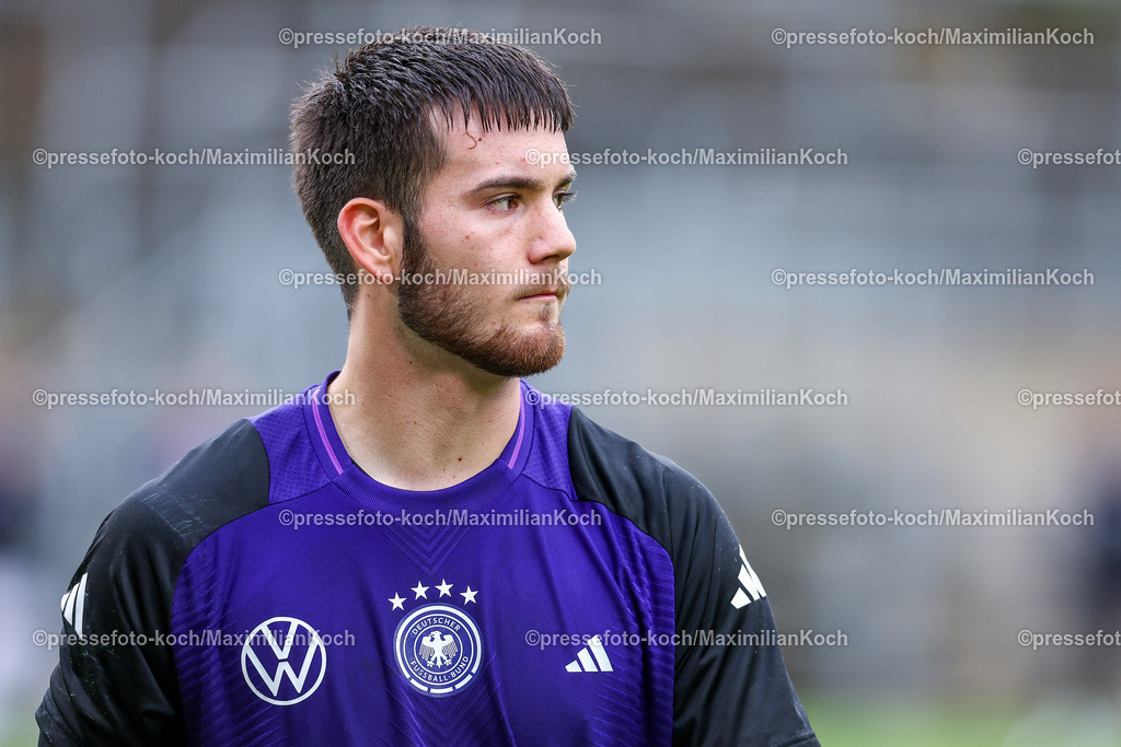 WUP14102402059 | 14.10.2024, Fußball, U20 Länderspiel Deutschland - Ghana, Stadion am Zoo, Wuppertal, Saison 2024 2025: Torwart Dennis Seimen (GER #12)
