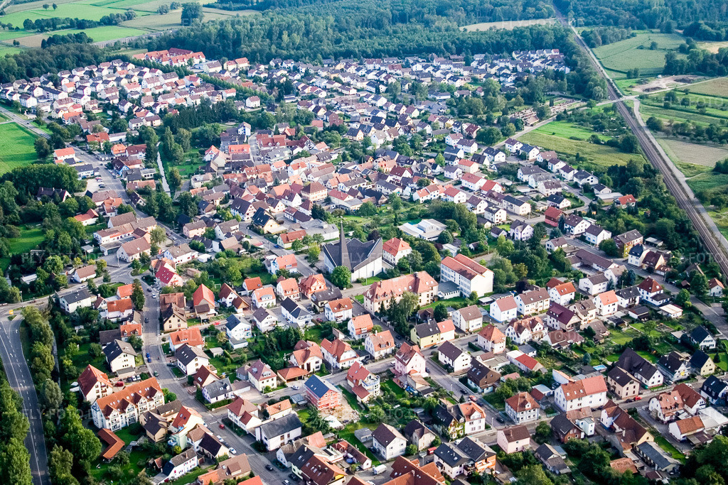 Luftbild: Ortsansicht von Norden im Ortsteil Niederbühl in Rastatt im Bundesland Baden-Württemberg in Deutschland. Foto: IMG_3869.jpg vom 10.09.2006 durch Werner Riehm/FLY-FOTO.de