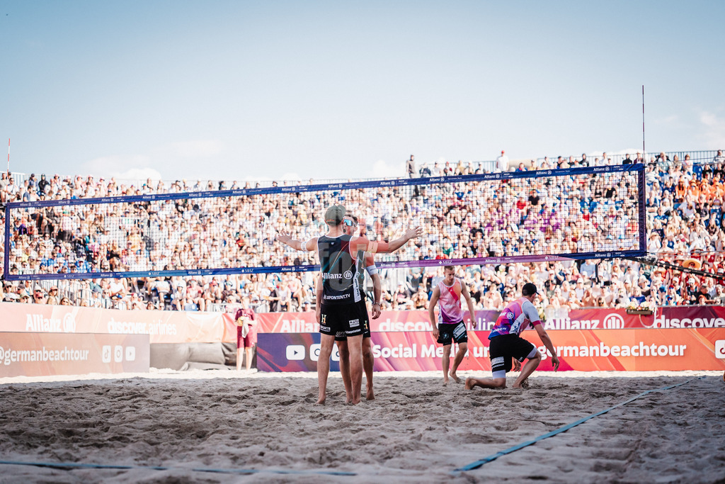 Beachvolleyball | Männer | Deutsche Meisterschaften 2025 Timmendorfer Strand | 06.09.2025 | v.l. Benedikt Sagstetter und Jonas Reinhardt jubeln