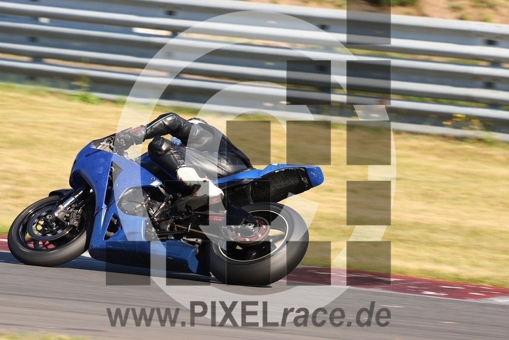 0083-20240718_01023 | Schöne Erinnerungen an spannende Momente - das festzuhalten ist unser Job. PIXELrace.de ist seit 2003 auf den Rennstrecken Europas unterwegs um die Action draußen beim Fahren und die wunderbare Stimmung imm Fahrerlager für euch einzufangen.