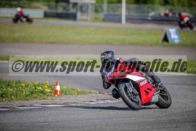 pubi5137 | Professionelle Fotos von Sportveranstaltungen, aber auch Hochzeiten und anderen Events. - Realisiert mit Pictrs.com