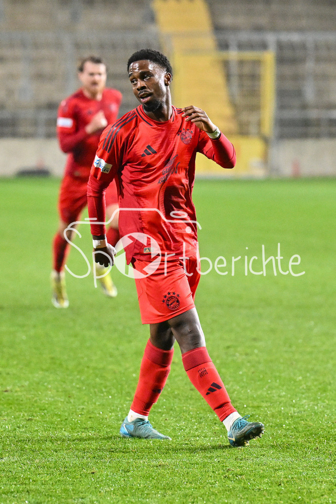 FC Bayern Amateure - SpVgg Greuther Fürth II | Jubel nach dem Treffer zum 4-0 druch Michael SCOTT (FC Bayern München II #19) / Freude / happy / Tor / torschuezte / Regionalliga Bayern: FC Bayern Muenchen II - SpVgg Greuther Fuerth II, Gruenwalder Stadion am am 29.10.2024