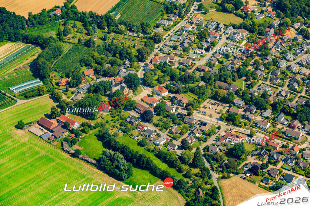 Luftaufnahme der Stadt Rödinghausen - Die Luftaufnahme wurde 2025 vom UL-Flugzeug heraus erstellt ( keine Drohne ) - Hochauflösende Luftaufnahme - für professionelle Ausdrucke geeignet. Die Geschenkidee !Hier alle&nbsp;Infos zur Lizenzierung der LuftaufnahmeWir fliegen auch dieses Jahr wieder in Ihre Region um Luftbilder zu erstellen.- Luftbild anfragen