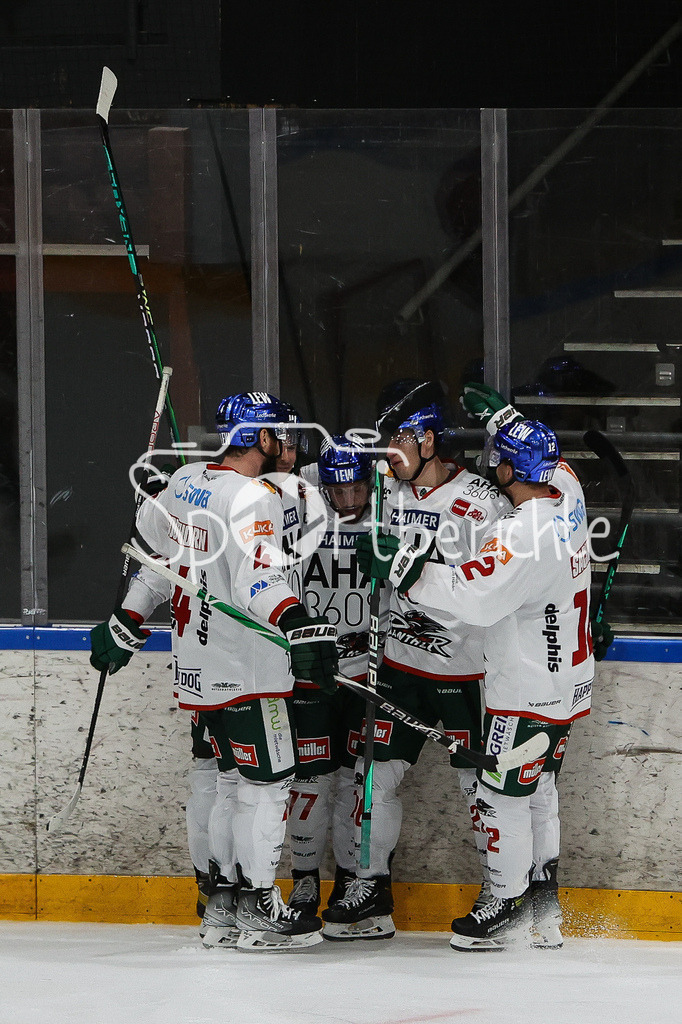 SC Langnau Tigers - Augsburger Panther | Jubel nach dem ersten Tor in dieser Saison / Der Ausgleich durch Luca TOSTO (AEV #77)