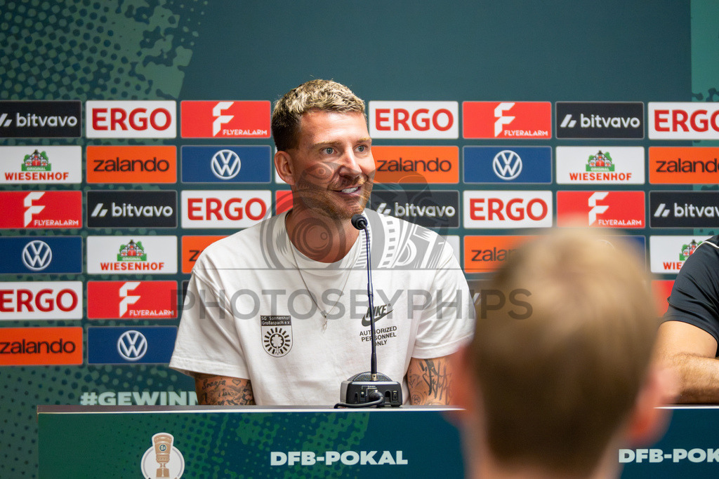 SG Sonnenhof Großaspach vs. Arminia Bielefeld, Fussball, DFB-Pokal, 1. Runde, 22.08.2026 | Pascal Reinhardt (Trainer SG Sonnenhof Großaspach),SG Sonnenhof Großaspach vs. Arminia Bielefeld, Fussball, DFB-Pokal, 1. Runde, 22.08.2026,DFB regulations prohibit any use of photographs as image sequences and/or quasi-video