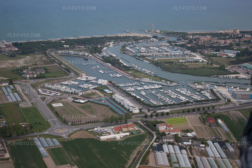 Aerial view: View of the town in Jesolo in the state Veneto, Italy.Photo: IMG_50327.jpg taken on 06/07/2012 by Werner Riehm/FLY-FOTO.comResolution of the original: 4752 x 3168 px