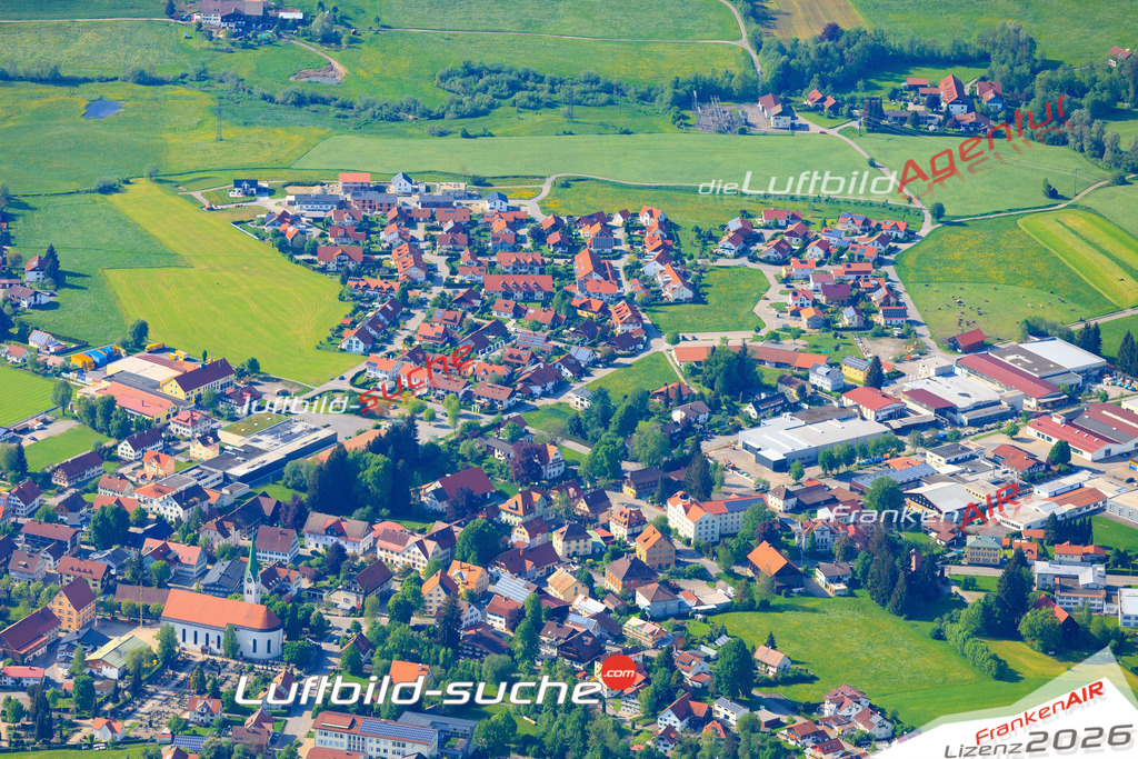 Die Luftaufnahme Weiler-im-allgaeu - Weiler Simmerberg wurde vom UL-Flugzeug (keine Drohne) aus fotografiert.Hohe Druck- Auflösung-die Geschenkidee!