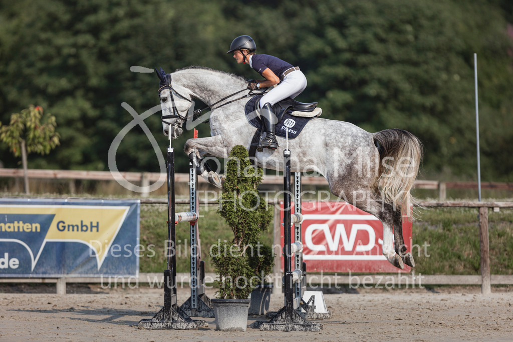 240627_LüPfSpTa_SprPf-M-256 | Deine schönsten Turniermomente als professionelle Fotos! Entdecke hochwertige Pferdesport-Fotografie im Online-Shop. Jetzt Fotos finden & bestellen!