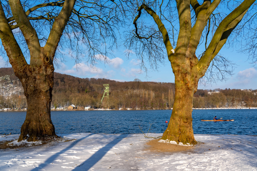 JT-210209 | Winter, verschneite Landschaft,  Baldeneysee, Fördergerüst der ehemaligen Zeche Carl Funke in Essen-Heisingen,  Essen, NRW, Deutschland - Realisiert mit Pictrs.com