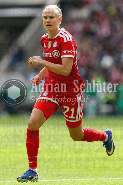 14.05.2026, GER, Fussball, Frauen, DFB-Pokal, Finale, Saison 2025/2026, VfL Wolfsburg - FC Bayern München | Pernille Harder (Bayern) schaut
