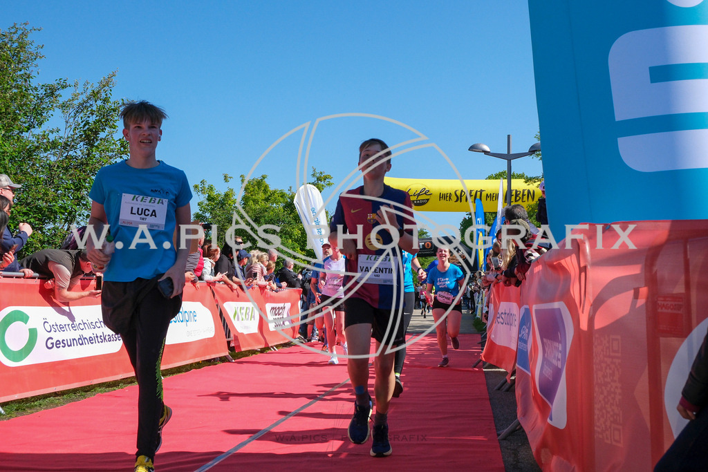 ..... | LINZ,AUSTRIA,27.April 24, Int. 3 Brückenlauf Linz  , Image shows: Photo: WAPICS / Michael ring