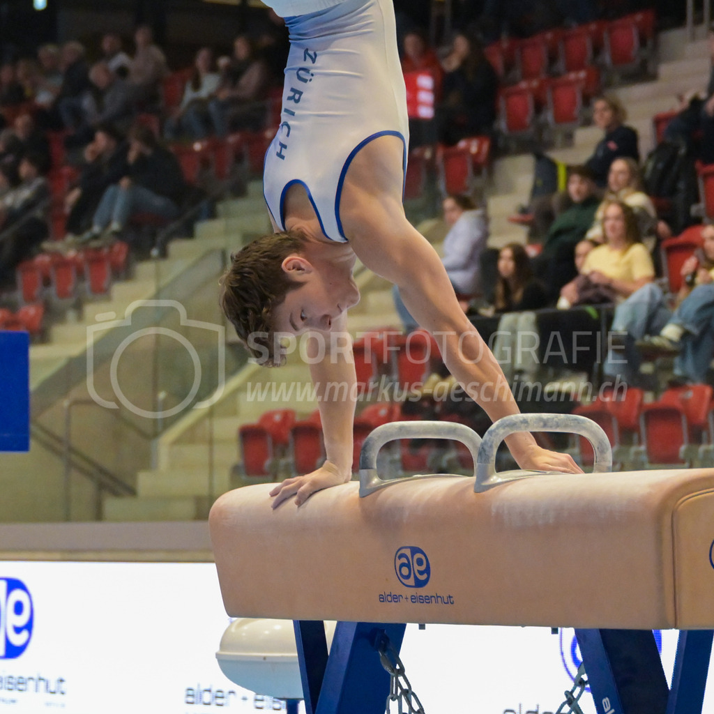 Schweizer Meisterschaften Kunstturnen Mannschaften Männer (B) - 22. November 2025 | Schweizer Meisterschaften Kunstturnen Mannschaften Männer (B)AXA Arena, WinterthurBild: Sportfotografie Markus Aeschimann | www.markus-aeschimann.ch - Realisiert mit Pictrs.com