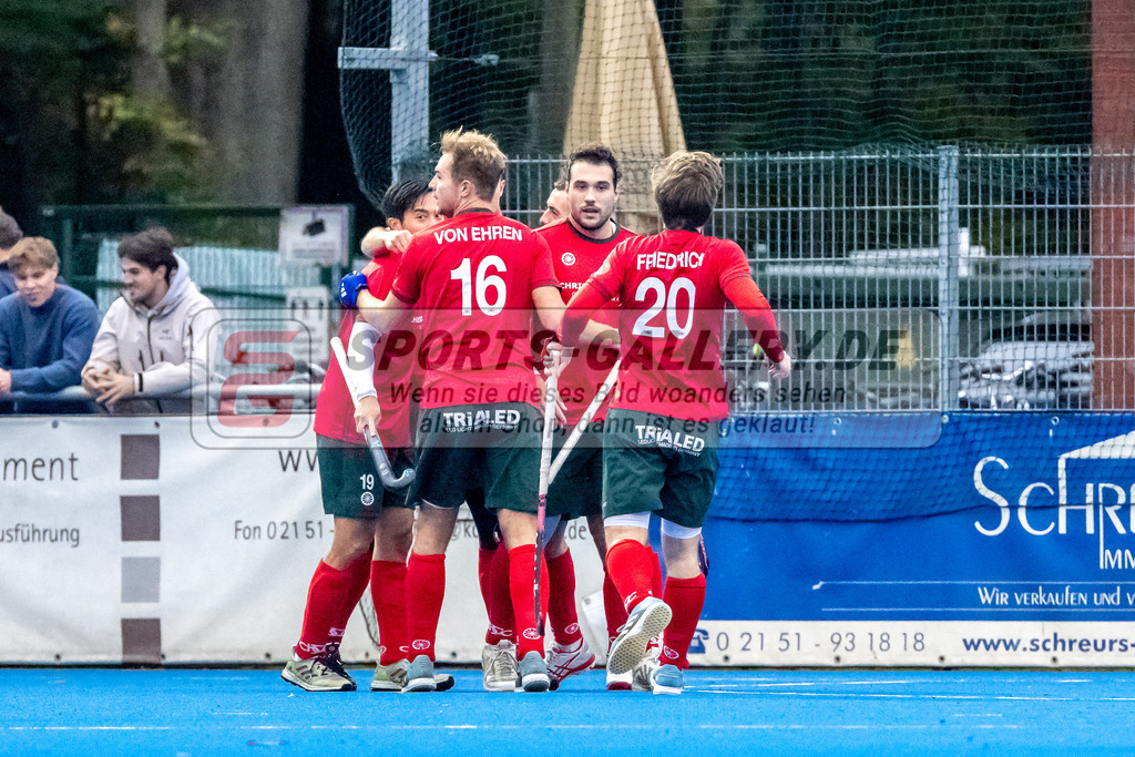 HK_20241102_108365 | 1. Bundesliga Herren Crefelder HTC - TSV Mannheim am 2.11.2024 CHTC Krefeld, Krefeld , Nguyen Tino ( Crefelder HTC #19 ) , van Ehren Christian ( Crefelder HTC #16 ) , Masi Pfandt ( Crefelder HTC #77 ) , Friedrich Elias ( Crefelder HTC #20 )