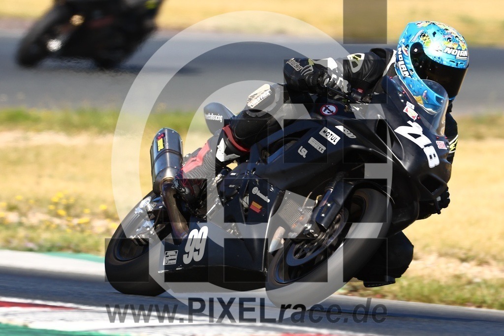 0218-20240912_01262 | Schöne Erinnerungen an spannende Momente - das festzuhalten ist unser Job. PIXELrace.de ist seit 2003 auf den Rennstrecken Europas unterwegs um die Action draußen beim Fahren und die wunderbare Stimmung imm Fahrerlager für euch einzufangen.