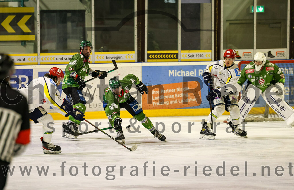 2023-12-26_093_TSV_Erding_gegen_ERV_Schweinfurt | Erding, Deutschland, 26.12.2023:
Eishockey, Bayernliga Vorrunde 2023 / 2024, 20. Spieltag, TSV Erding gegen ERV Schweinfurt, Endergebnis: 9:3

Foto: Christian Riedel / fotografie-riedel.net
