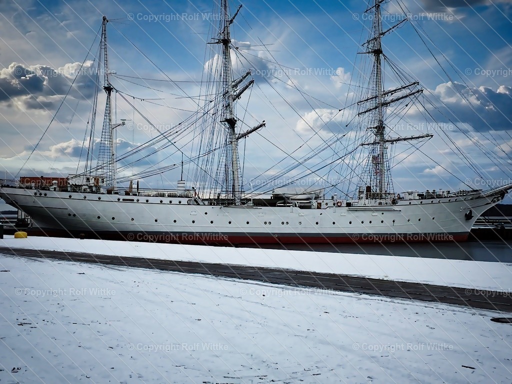 Gorch Fock zur Besichtigung_upscale | Rolf Wittke  - Realisiert mit Pictrs.com