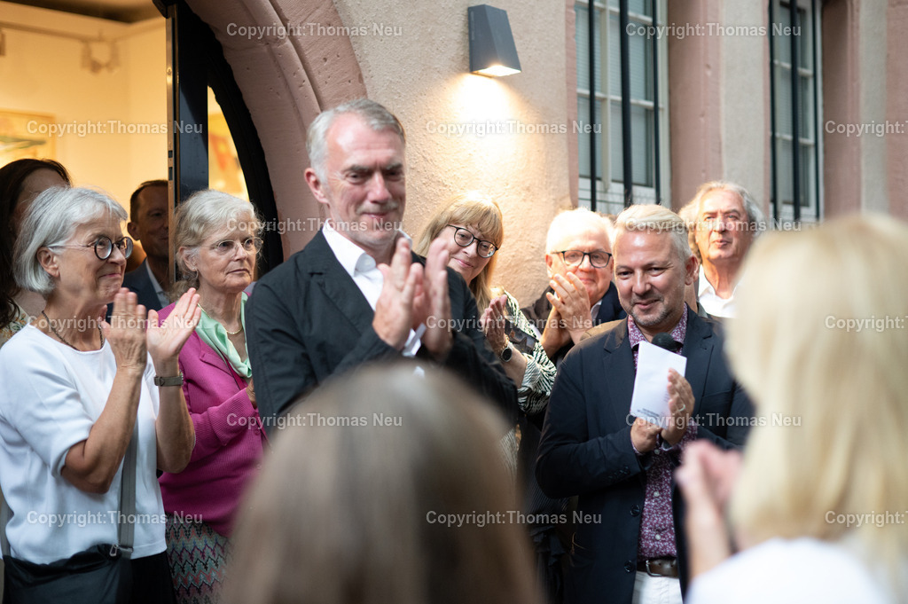 Neo-rauch-Ausstellung-museum-bensheim-art-2024062_Fotografie_Thomas_Neu | 6.7.2024, bbe, Museum Bensheim, Ausstellung Neo Rauch "im Papiergrund", hier im Dialog mit Museumsleiter Dr. Jan Christoph Breitwieser,, Bild: Thomas Neu