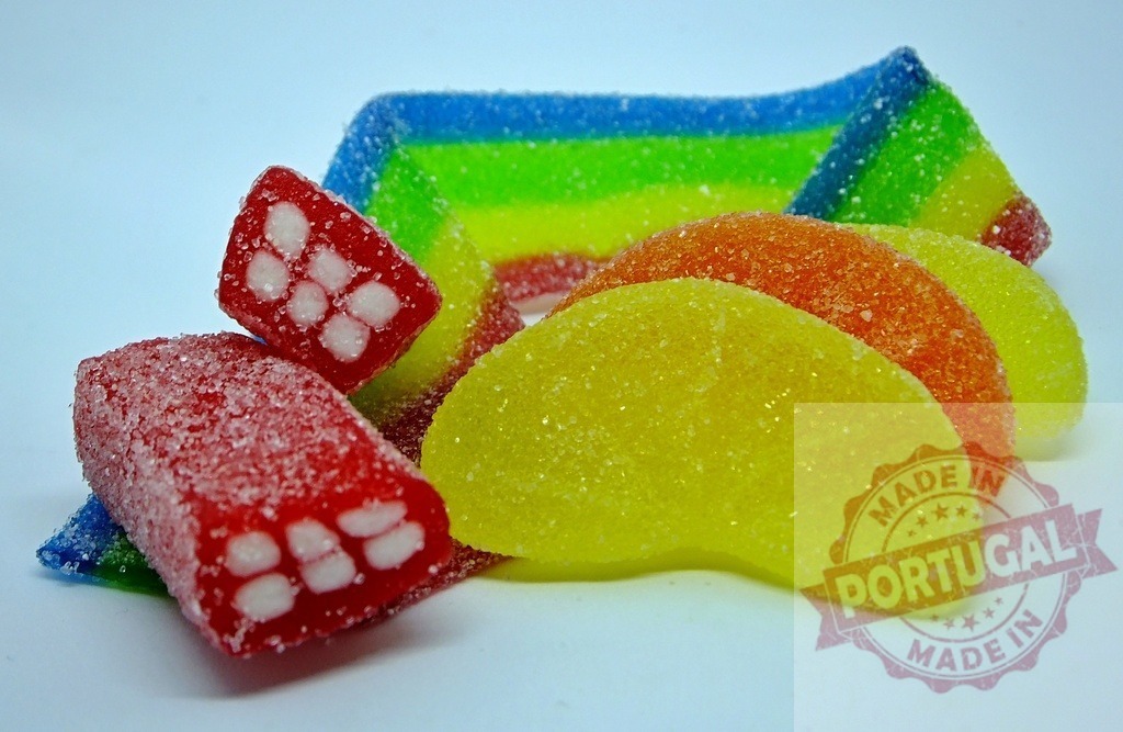 Colorful sugar coated sour gummy candy mix | Assorted sweet and sour gummy candies with a sparkling sugar coating forming a vibrant collection - Realisiert mit Pictrs.com