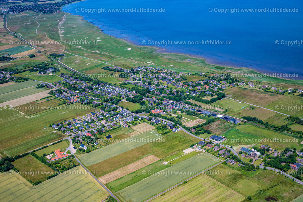 Sylt_Morsum_ELS_4097210625 | MORSUM 21.06.2025 Ortskern und Orts- Zentrum an der Meeres- Küste der Nordsee auf der Insel Sylt in Morsum im Bundesland Schleswig-Holstein. // Center on the seacoast of North Sea on Sylt Island in Morsum in the state Schleswig-Holstein. Foto: Martin Elsen