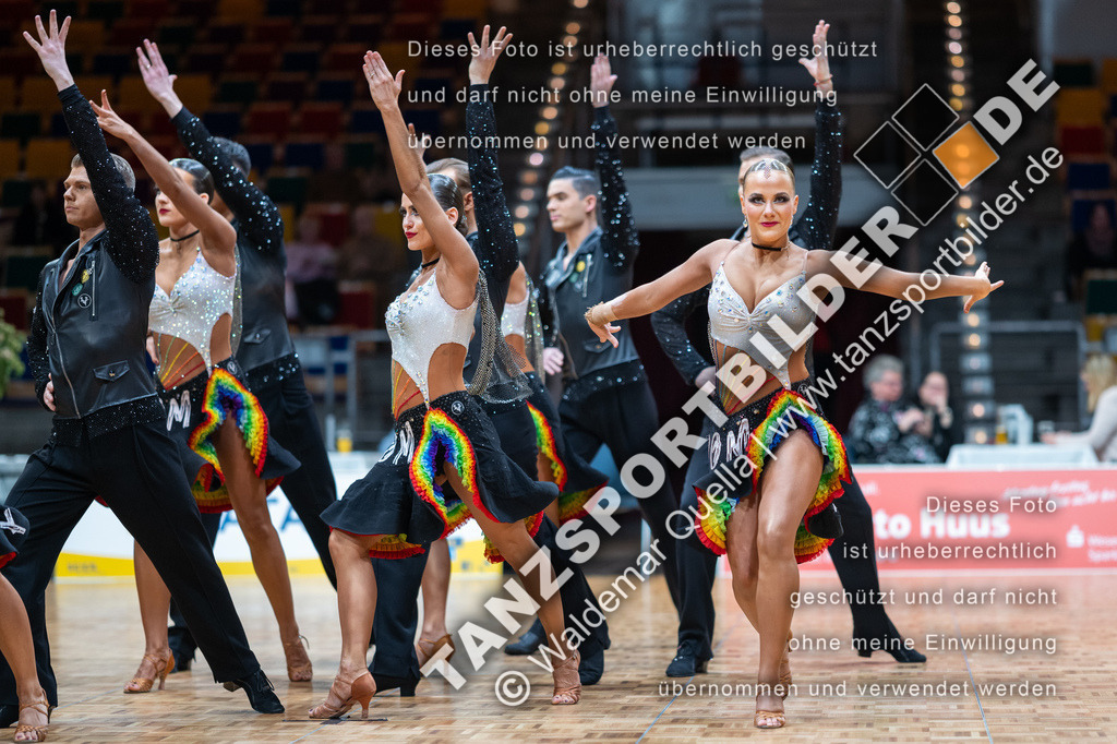 20250125-10120 | Hier finden Sie Tanz Bilder vom Latein und Standard Formationen tanzen. Sportbilder vom Tanzsport. Schöne Fotos und von Weltmeisterschaft, Europameisterschaft, Bundesliga, Regionalliga, Oberliga und Landesliga sowie von GOC Stuttgart, DanceComp, WM Bremen