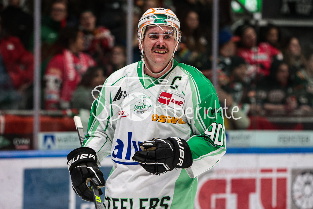Augsburger Panther - Bietigheim Steelers | Constantin BRAUN (SCB #90)in Atkion