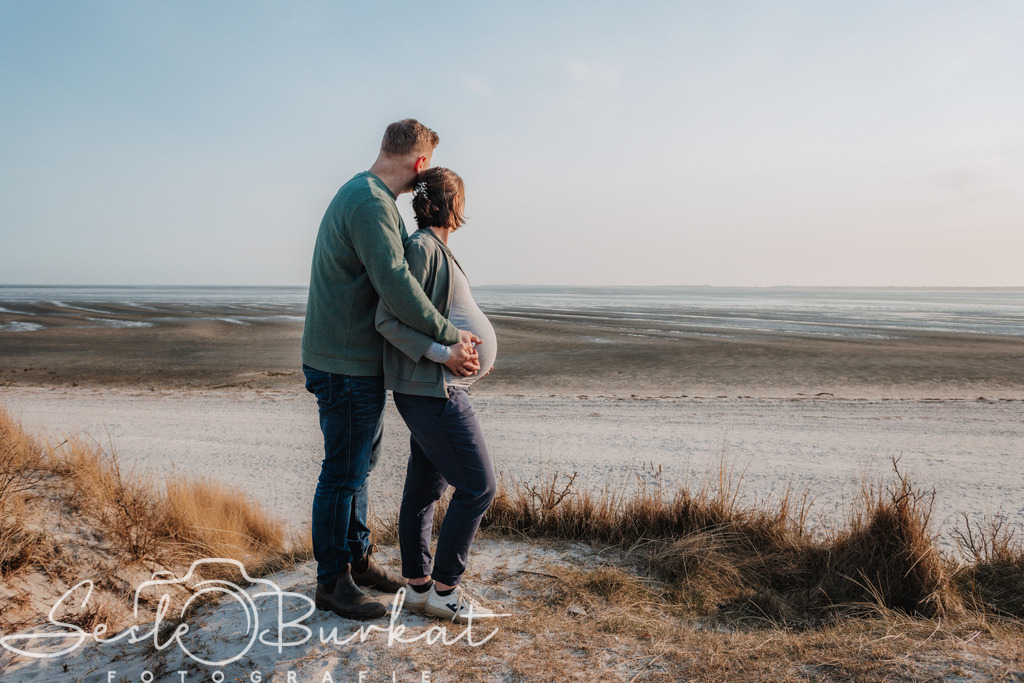 20260314-0G3A9016 | Authentische, natürliche und emotionale Fotoshootings auf der Nordseeinsel Föhr. Als Fotografin halte ich deine schönsten Momente in einzigartigen Neugeborenen-, Familien-, Paar- und Einzelshootings fest. Jetzt einen Termin vereinbaren!