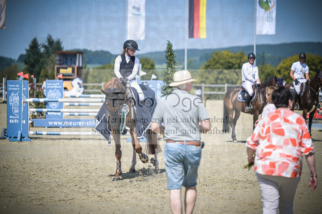 DOS_0009 | Entdecke hochwertige Reitturnierfotos von Foto Oger. Professionell, emotional und authentisch – jetzt Lieblingsmomente im Shop bestellen.Deutschlandweite Turnierfotografie. - Realisiert mit Pictrs.com