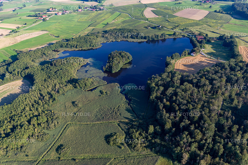 Schwaigfurter Weiher | Luftbild: Schwaigfurter Weiher im Ortsteil Kürnbach in Bad Schussenried im Bundesland Baden-Württemberg in Deutschland. Foto: IMG_128865.jpg vom 03.09.2021 durch ©2025 Werner Riehm fly-foto.de/copyright - Realisiert mit Pictrs.com
