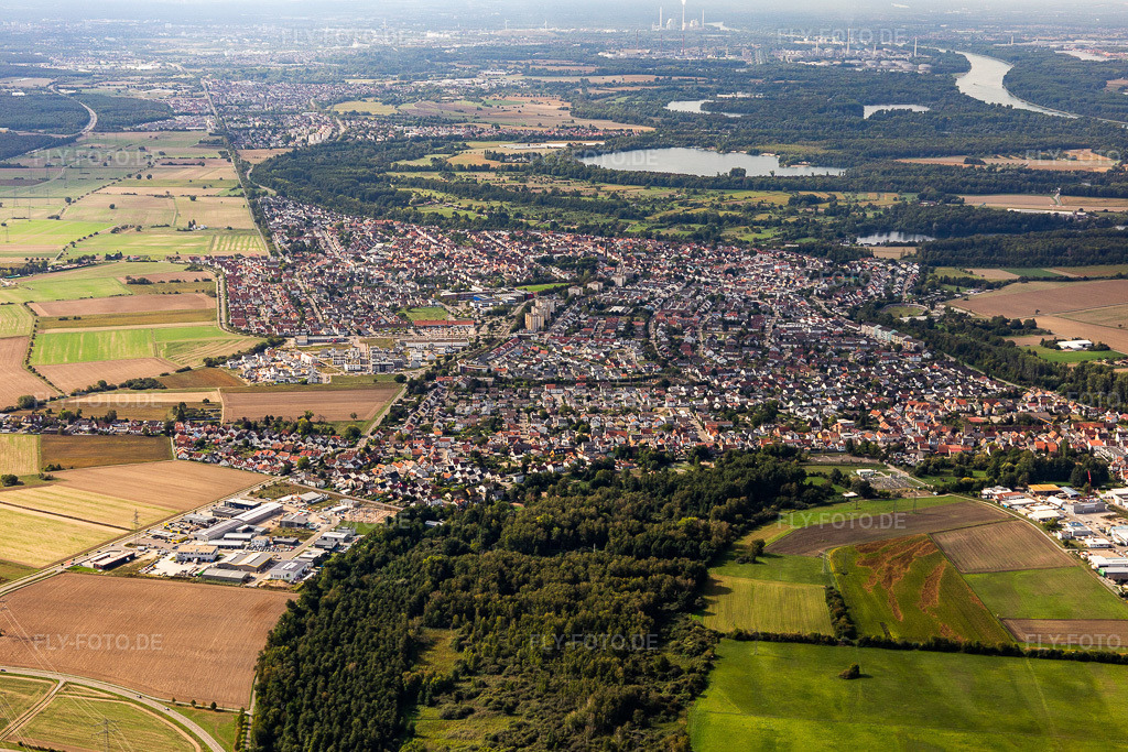 Luftbild: Stadtansicht des Innenstadtbereiches in Hochstetten im Ortsteil Hochstetten in Linkenheim-Hochstetten im Bundesland Baden-Württemberg in Deutschland. Foto: IMG_122843.jpg vom 11.09.2020 durch Werner Riehm/FLY-FOTO.de