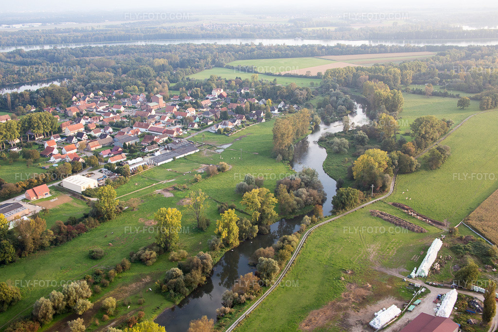 Aerial view: View of the town in Fort-Louis in the state Bas-Rhin, France.Photo: IMG_074360.jpg taken on 10/04/2014 by Werner Riehm/FLY-FOTO.comResolution of the original: 5265 x 3510 px