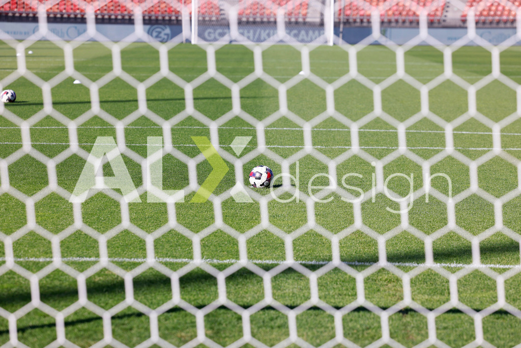 GC Zürich vs FC Zürich - AXA Women’s Super League Playoffs - Stadion Letzigrund | Ball on the pitch before the AXA Women’s Super League Playoffs quarter-final second leg between GC Zürich and FC Zürich at Stadion Letzigrund, Zurich, Switzerland. - Realisiert mit Pictrs.com