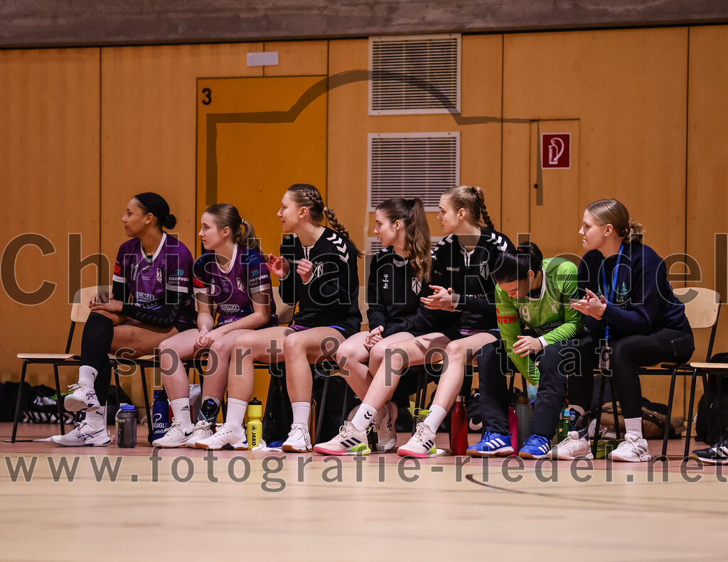 2025-01-11_062_SpVgg_Altenerding_gegen_HF_Scheyern | Erding, Deutschland, 11.01.2025:Handball, Bezirksoberliga Frauen Altbayern 2024 / 2024, 10. Spieltag, SpVgg Altenerding gegen HF Scheyern, Endergebnis: 20:23Nikayla Alston (SpVgg Altenerding, #11), Marlene Mittermeier (SpVgg Altenerding, #6)Foto: Christian Riedel / fotografie-riedel.net