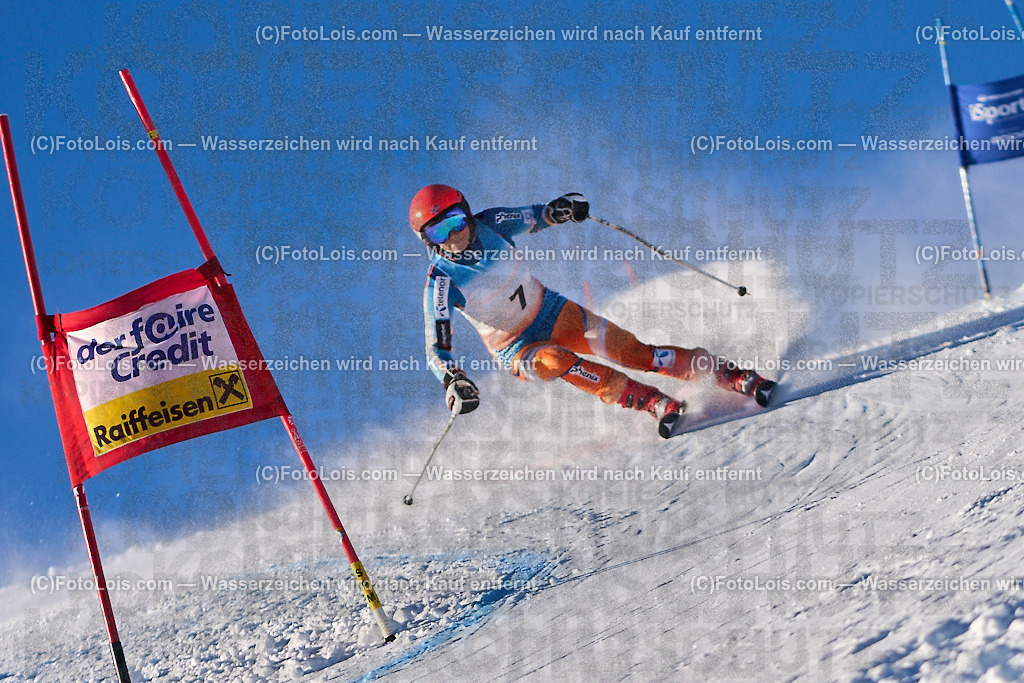 ALP3350_MASTERS-Cup_GS-C Damen_Neumann Christine | (C)FotoLois.com, Alois Spandl. FIS Masters-Cup Wildschönau, Giant Slalom auf der Piste Schatzberg GS, Siegerehrung auf dem Dorfplatz Niederau, Sa 13. Januar 2024.