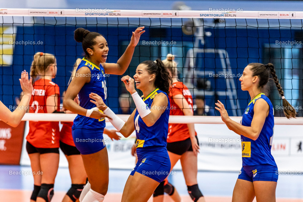 2022-00063340-Testspiel-Deutschland-Brasilien | Jubel Ana CAROLINA SILVA #4 BRA, 17.09.2022; Berlin Foto: Gerold Rebsch - www.beachpics.de
