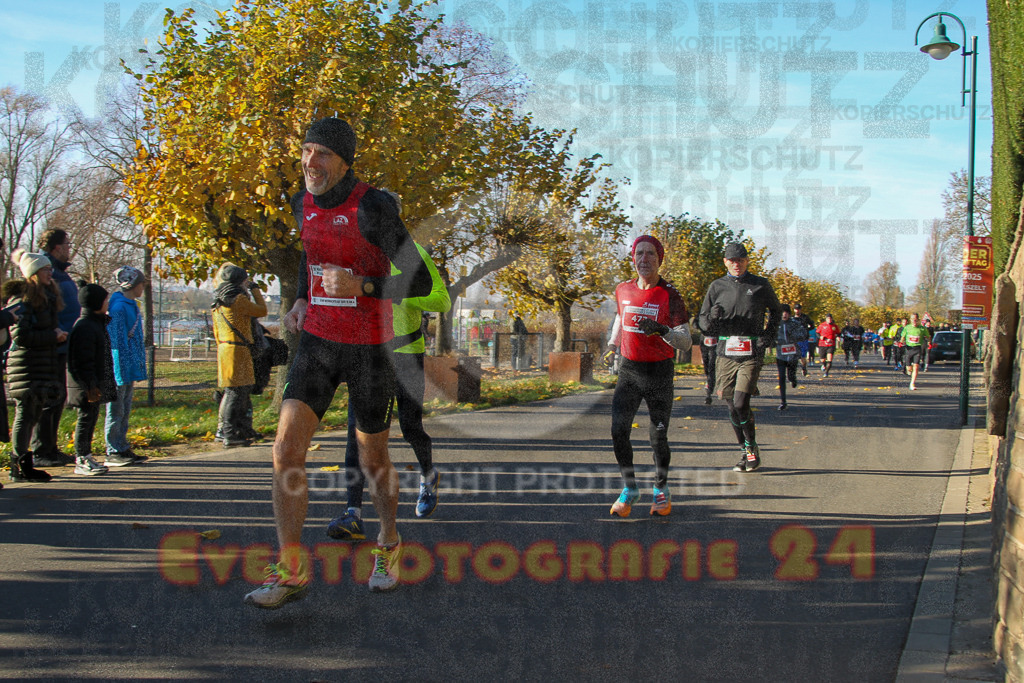 241201_1143_EV4_1513 | Sportfotografie im Rhein-Sieg Kreis, Köln, Bonn, NRW, Rheinland Pfalz, Hessen, etc. Unser Tätigkeitsfeld umfasst den Laufsport vom Volkslauf über den Marathon, Duathlon, Triathon bis zum Ultralauf wie Kölnpfad Ultra oder Schindertrail.