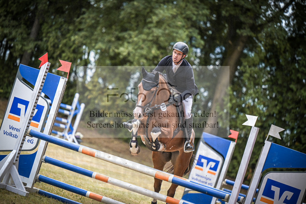 DOS_0392 | Entdecke hochwertige Reitturnierfotos von Foto Oger. Professionell, emotional und authentisch – jetzt Lieblingsmomente im Shop bestellen.Deutschlandweite Turnierfotografie. - Realisiert mit Pictrs.com