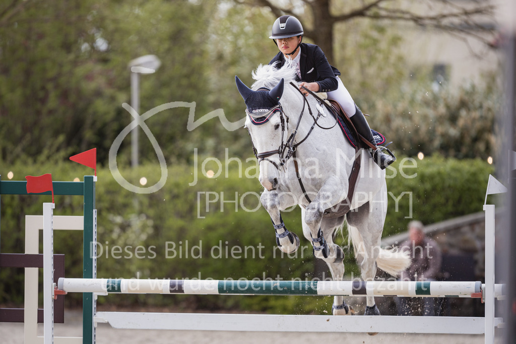 230426_HofSosath_Stil-L-560 | Deine schönsten Turniermomente als professionelle Fotos! Entdecke hochwertige Pferdesport-Fotografie im Online-Shop. Jetzt Fotos finden & bestellen!