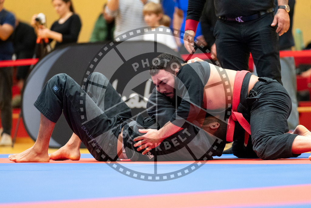 20231118PBB12413 | Fighters compete during the AJP Tour 600 Frankfurt Championship in Frankfurt/Main, Germany, on November 18, 2023.