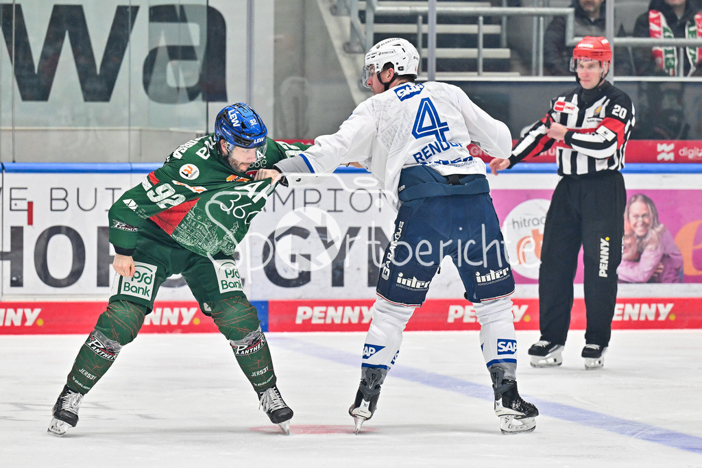 Augsburger Panther - Adler Mannheim | AUGSBURG, GERMANY - 28. DECEMBER: im Bild der Faustkampf zwischen Dan RENOUF (Adler Mannheim 4) und Joseph CRAMAROSSA (Augsburger Panther 92) / Fight / Kampf / Kämpfen / Schlägerei während dem Match zwischen den Augsburger Panthern und den Adler Mannehim am 33. Spieltag der Penny DEL im Curt Frenzel Stadion