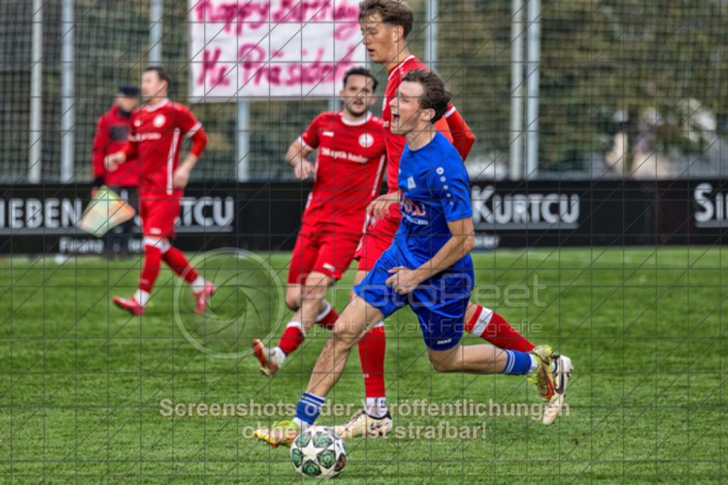20251019_165630_0311-Bearbeitet | #,FV Vorwärts Faurndau (rot) vs. TSV RSK Esslingen (blau), Fußball, Bezirksliga - Bezirk Neckar/Fils, 09. Spieltag, Saison 2025/2026, Rasenplatz, Im Dittlau 2, 73035 Göppingen, 19.10.2025 - 15:30 Uhr,Foto: PhotoPeet-Sportfotografie/Peter Harich