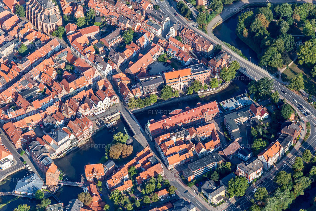 Luftbild: DORMERO Hotel Altes Kaufhaus Lüneburg am alten Hafen in Lüneburg im Bundesland Niedersachsen in Deutschland. Foto: IMG_110391.jpg vom 18.08.2018 durch Werner Riehm/FLY-FOTO.de
