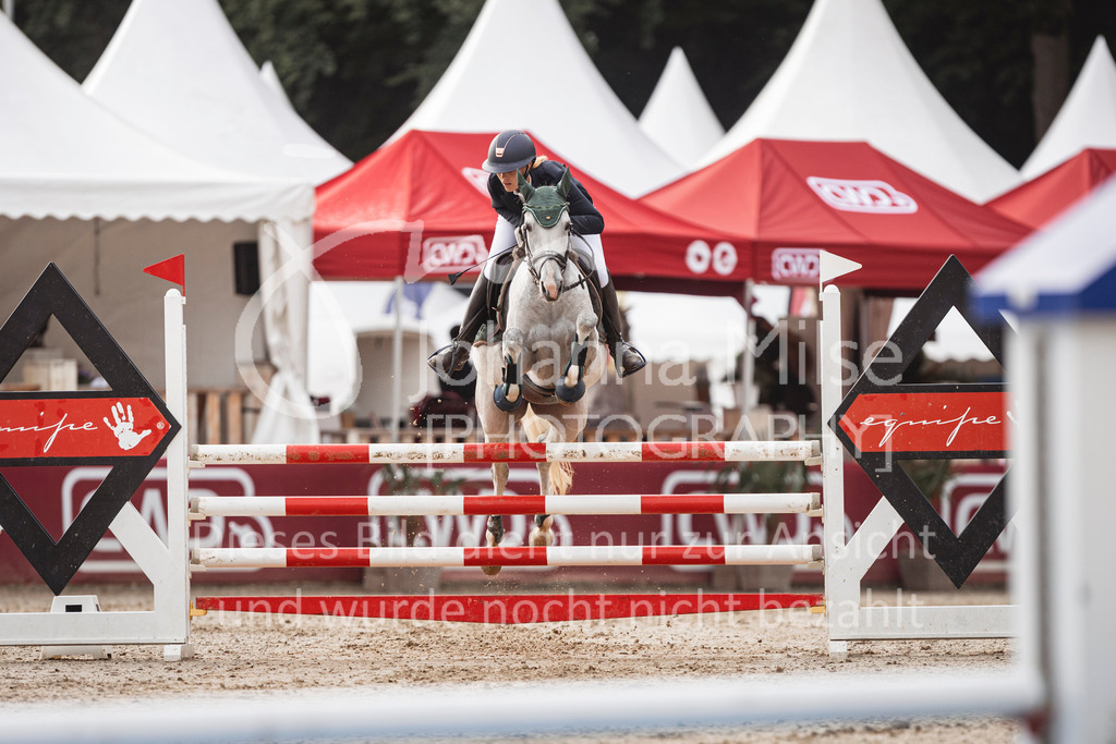240906_BuCha_PonyA-5j-178 | Deine schönsten Turniermomente als professionelle Fotos! Entdecke hochwertige Pferdesport-Fotografie im Online-Shop. Jetzt Fotos finden & bestellen!