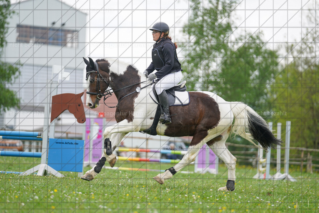 20240509-FAH02524 | Turnierbilder der Turnierfotografen Bayern, Pferdesport Fotografie, Reitsportbilder, Turnier Landberg am Lech, Turnierbilder bayern, Fotoagentur Herrmann