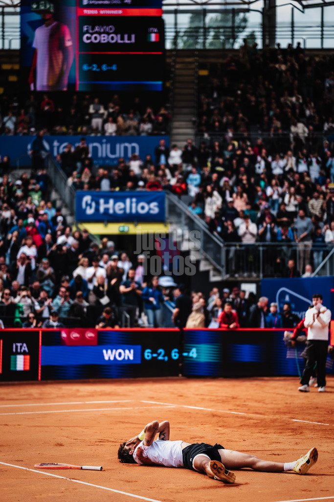 Tennis | Männer | bitpanda Hamburg Open Finale | ATP 500 | Andrei Andrejewitsch Rubljow (RUS) vs. Flavio Cobolli (ITA) | 24.05.2025 | Flavio Cobolli gewinnt das Turnier und geht zu Boden um zu Jubeln