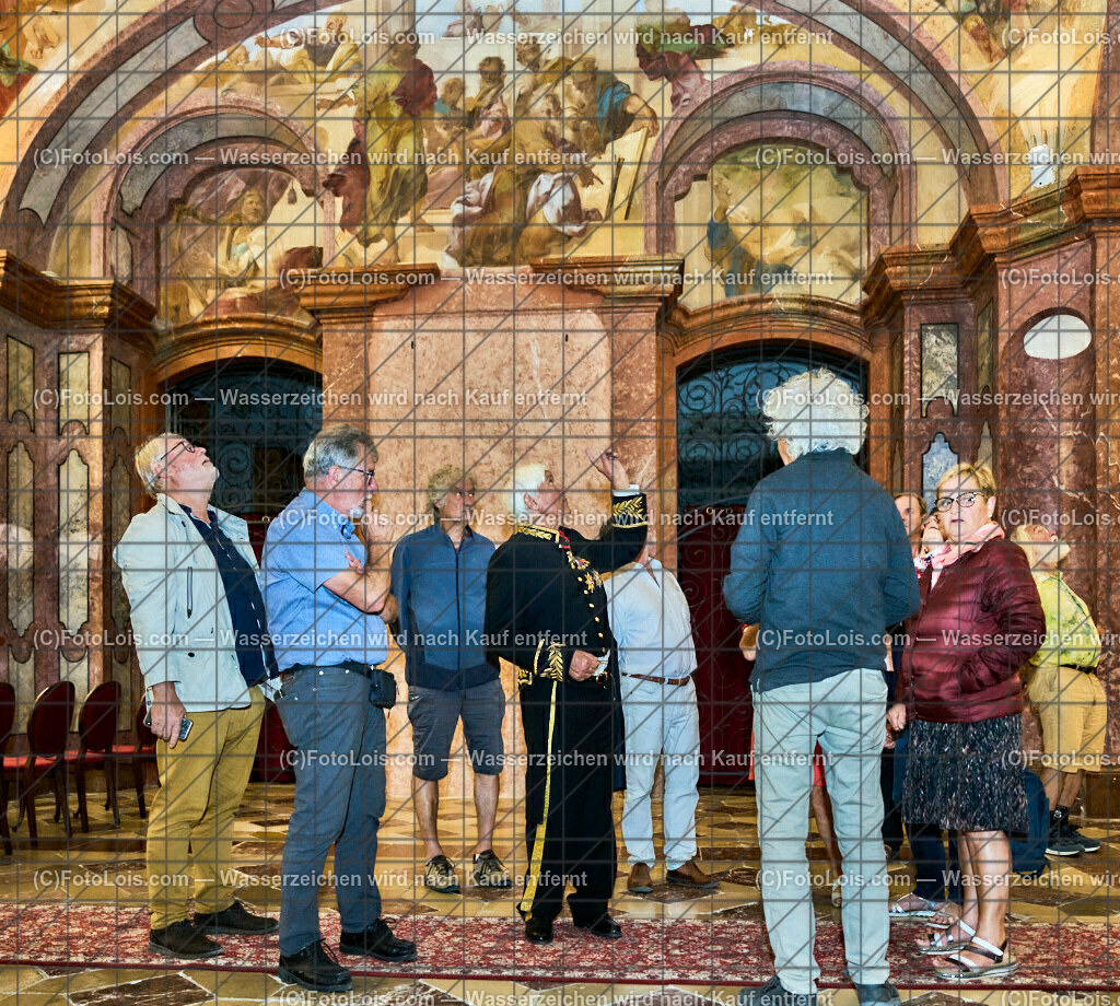 ALP4008_Jeanne de Ferrette_barocke Bibliothek | (C)FotoLois.com, Alois Spandl, 700stes Hochzeitsjubiläum - Albrecht II. mit Johanna von Pfirt in Thann (FR) im März 2024. Empfang des Organistionskommitees aus der Region Ferrette (Pfirt)/Thann aus dem Elsass mit Empfang durch die Stadtgemeinde und Bezirkshauptmannschaft Scheibbs im Schloss Scheibbs und anschließender Kranzniederlegung in der Kartausenkirche über der Krypta des Gründerehepaares durch Mitglieder des Templer Ordens im Beisein von Mitgliedern der Goldhaubengruppen, Fr 22. September 2023.