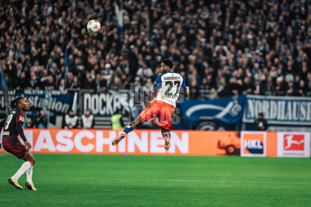 Fußball | Männer | Saison 2025/2026  | Fußball-Bundesliga | 16. Spieltag | FC St. Pauli vs. RB Leipzig | 27.01.2026 | Kopfball von Philip Otele (#27, HSV)