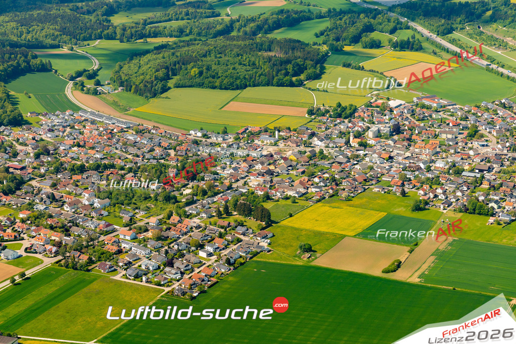 Das Luftbild zeigt :  Denkendorf - Die Luftaufnahme wurde 2024 vom UL-Flugzeug aus erstellt ( keine Drohne ) - Hochauflösende Luftaufnahme - Für grossformatige Ausdrucke geeignet. Die Geschenkidee !Mit Lizenz und Bildrechte bestellbar