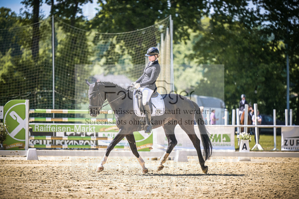 DOS_9415 | Entdecke hochwertige Reitturnierfotos von Foto Oger. Professionell, emotional und authentisch – jetzt Lieblingsmomente im Shop bestellen.Deutschlandweite Turnierfotografie. - Realisiert mit Pictrs.com