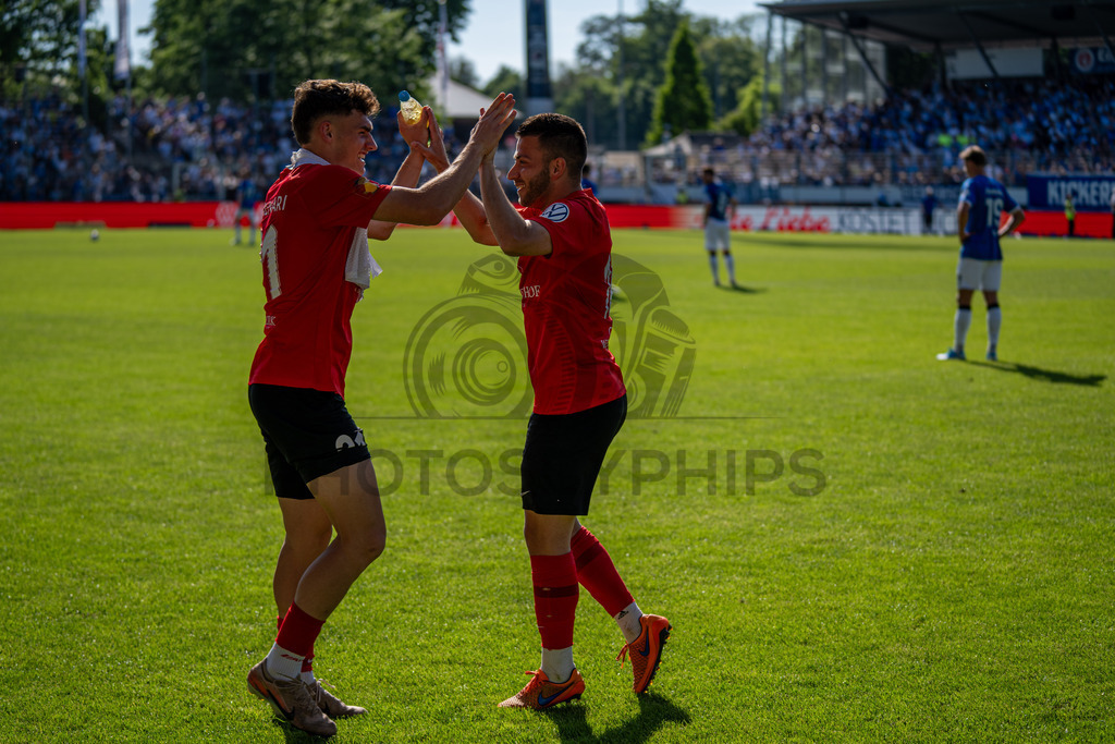 Stuttgarter Kickers vs. SG Sonnenhof Großaspach, Fussball, WFV-Pokal, Finale, 23.05.2026 | Luca Molinari (SG Sonnenhof Großaspach, #21) und Marius Kunde (SG Sonnenhof Großaspach, #16) jubeln nach dem Sieg,Stuttgarter Kickers vs. SG Sonnenhof Großaspach, Fussball, WFV-Pokal, Finale, 23.05.2026